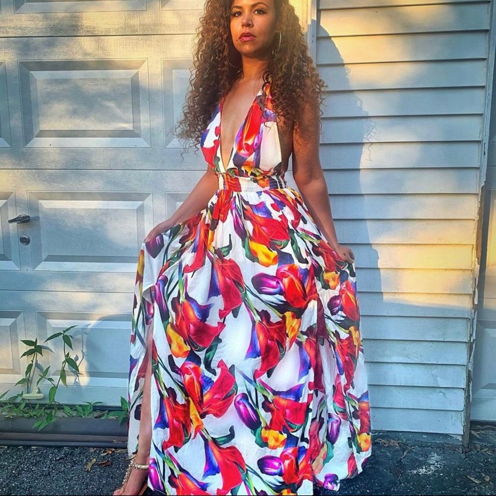 Beautiful flowing  floral maxi dress with splits